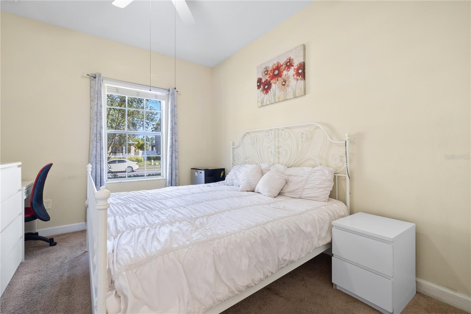 SIGNATURE LAKES - Residential