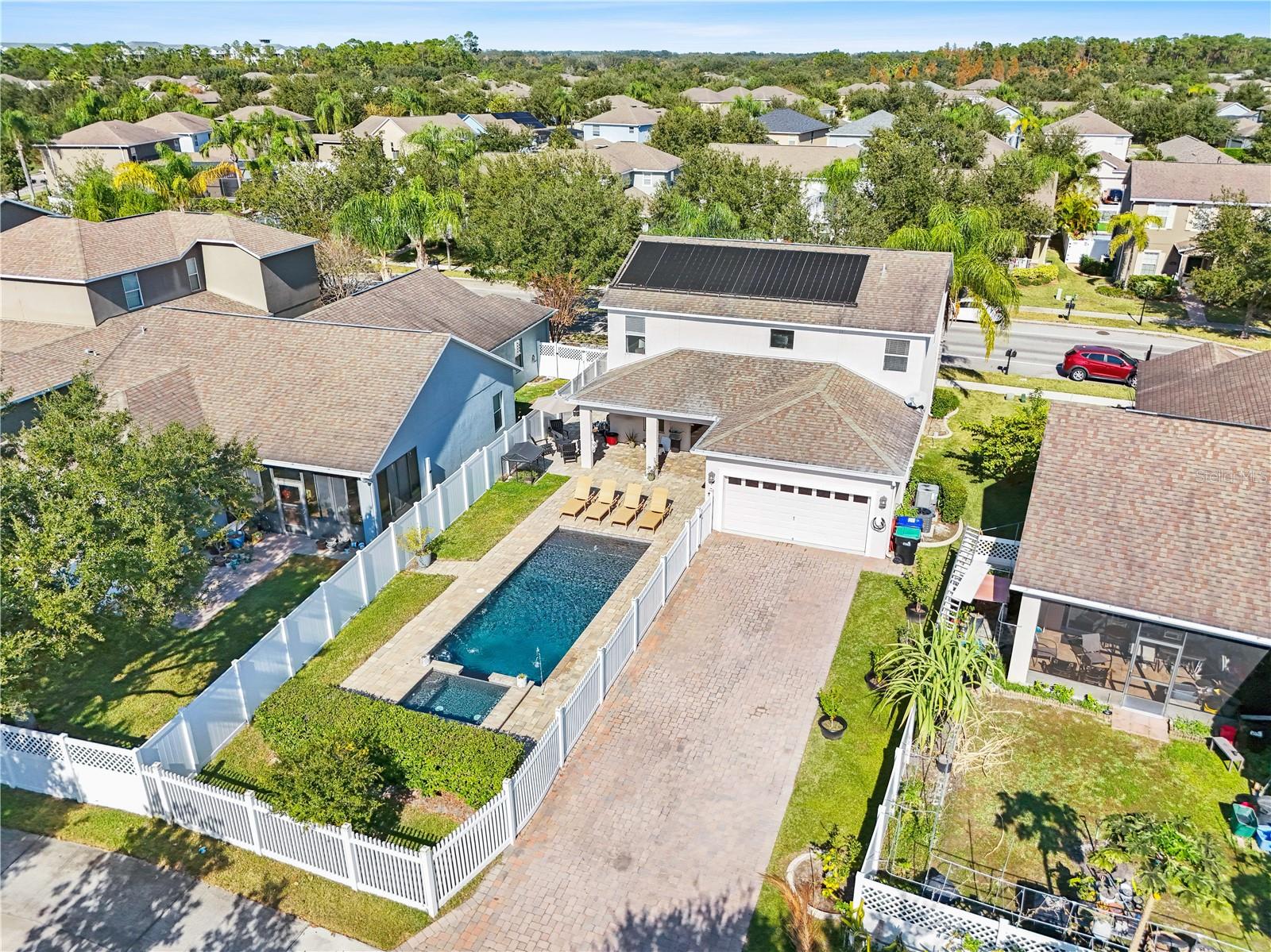 SIGNATURE LAKES - Residential