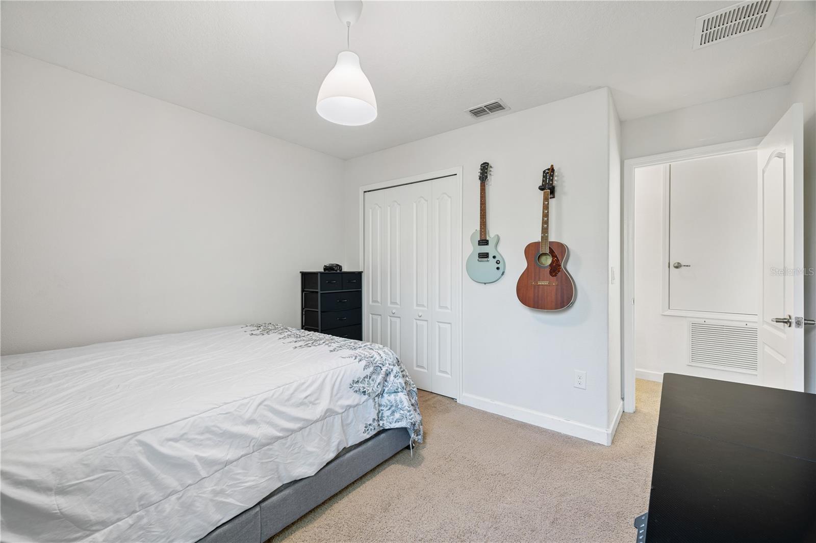 SIGNATURE LAKES - Residential