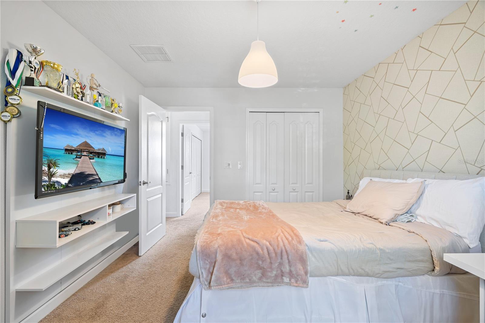 SIGNATURE LAKES - Residential