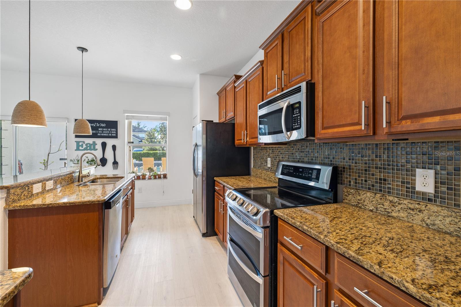 SIGNATURE LAKES - Residential