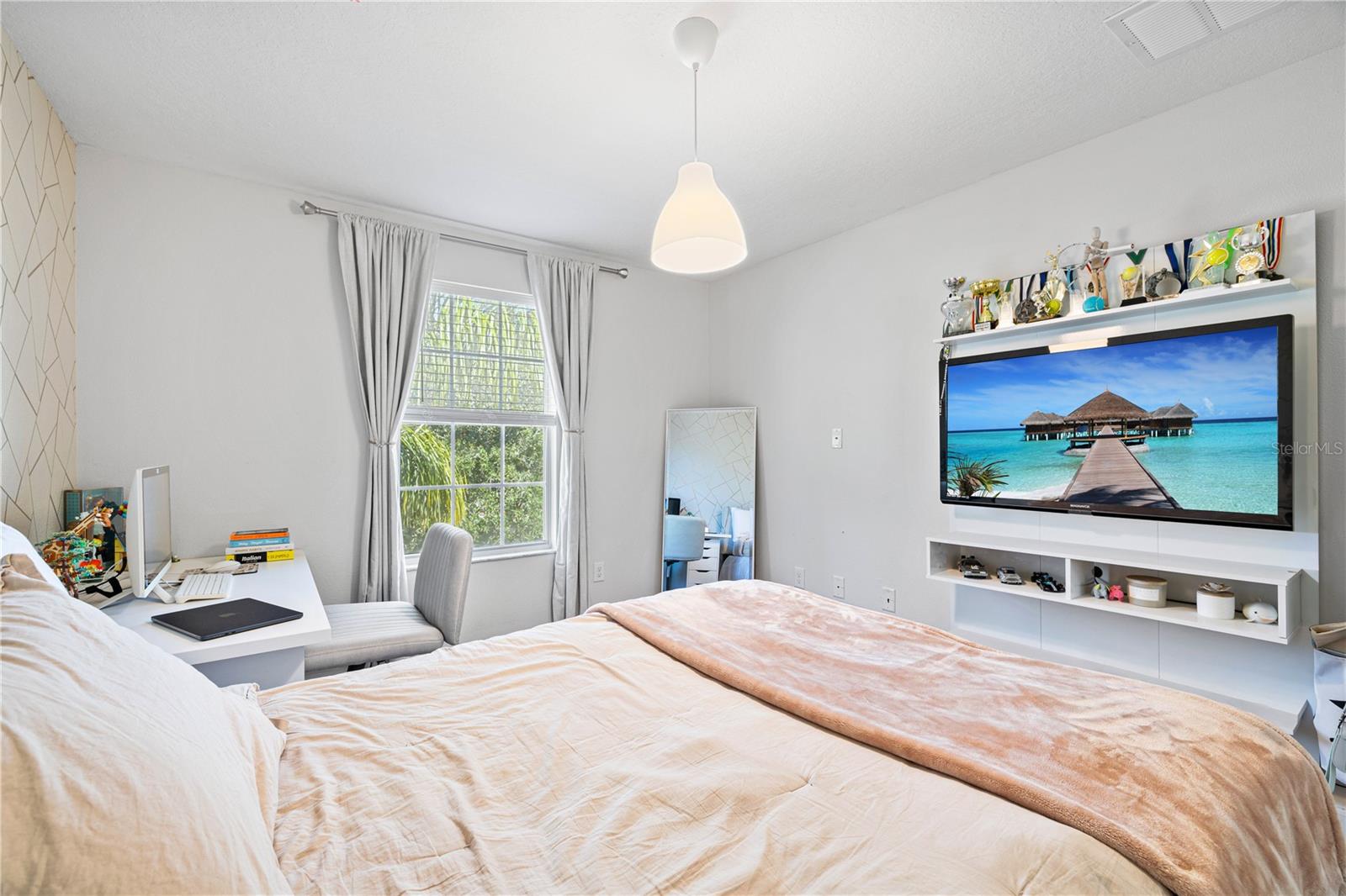 SIGNATURE LAKES - Residential