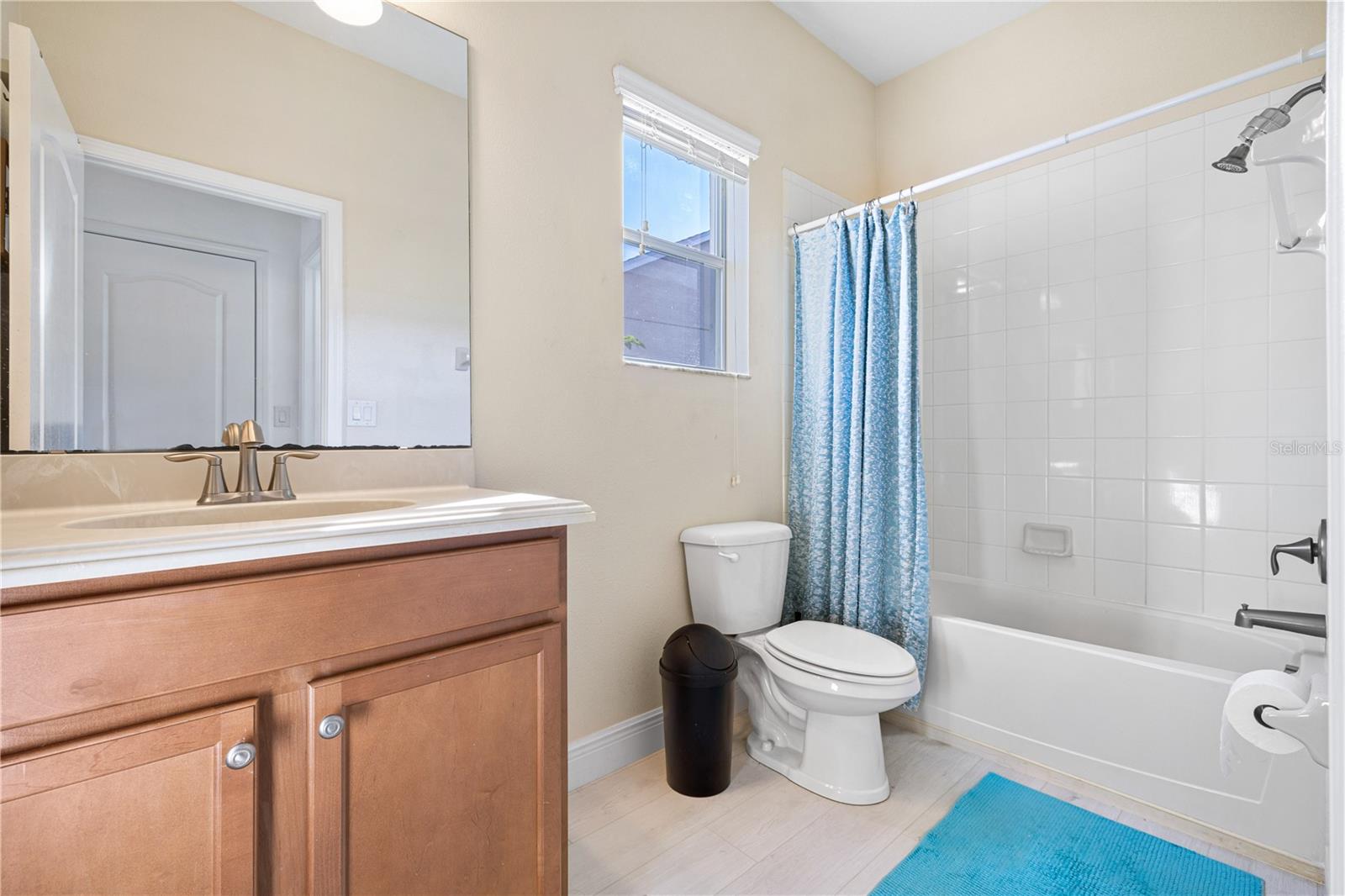 SIGNATURE LAKES - Residential