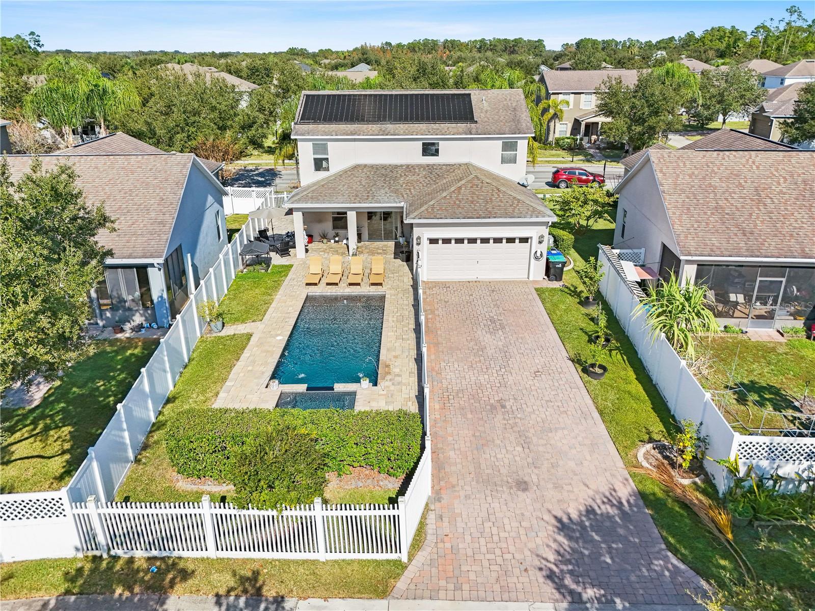 SIGNATURE LAKES - Residential