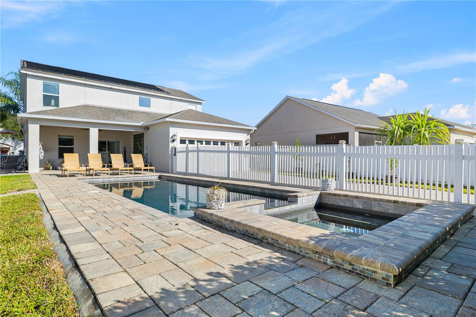 SIGNATURE LAKES - Residential