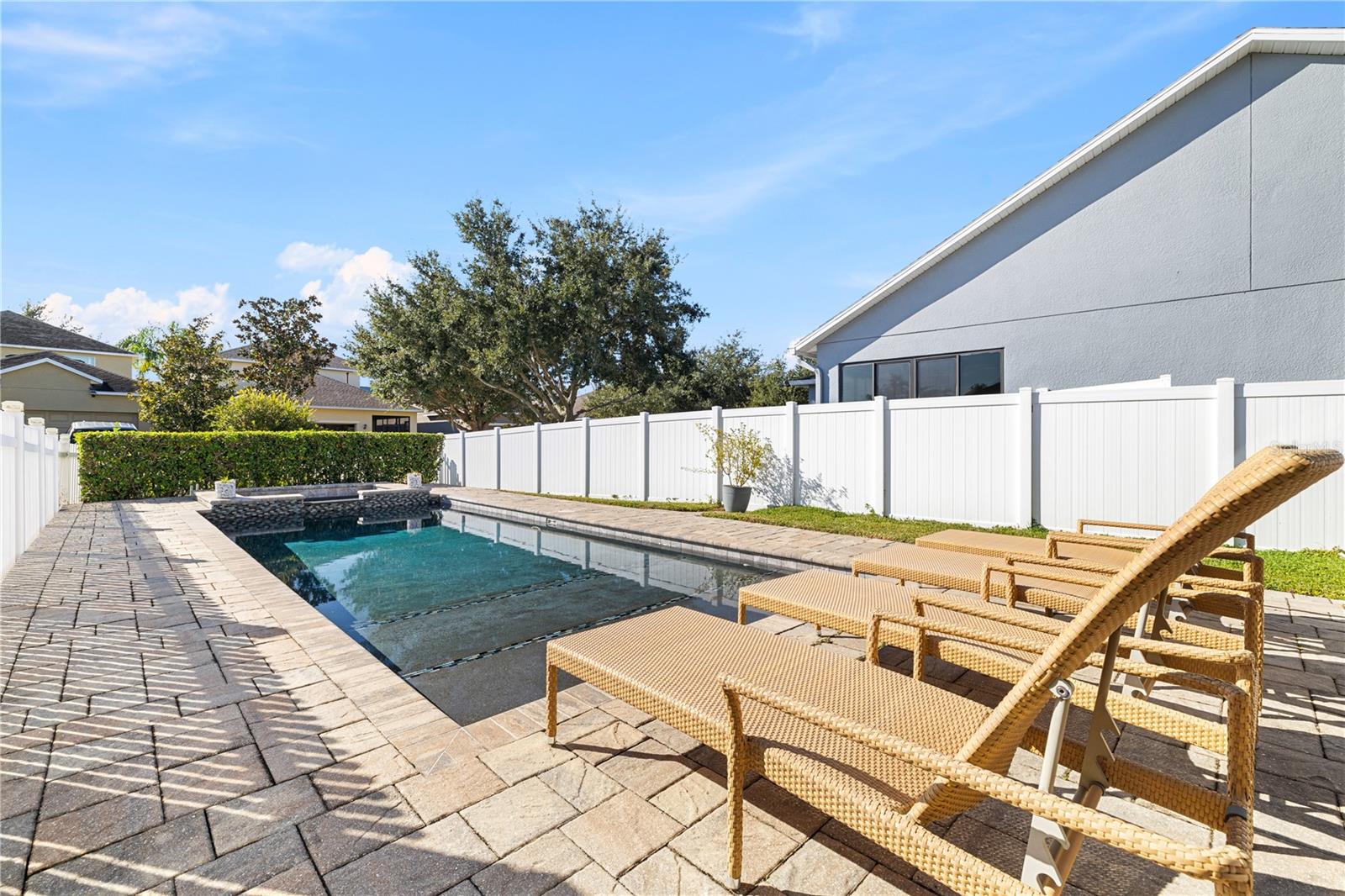 SIGNATURE LAKES - Residential