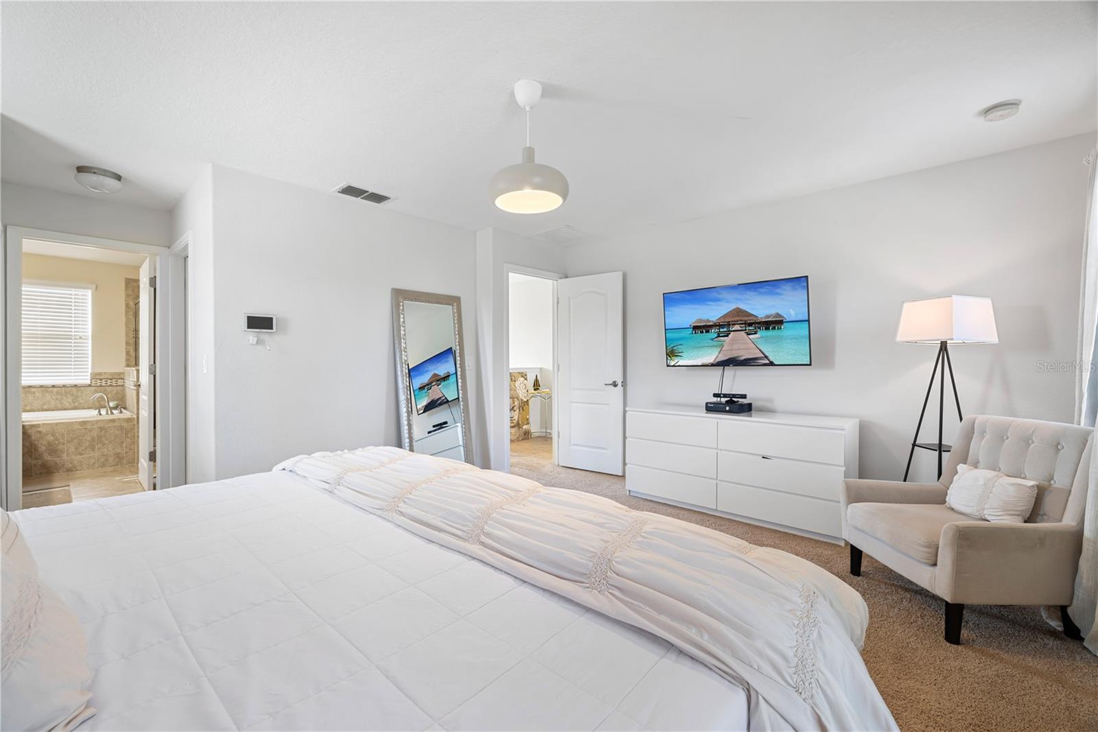 SIGNATURE LAKES - Residential