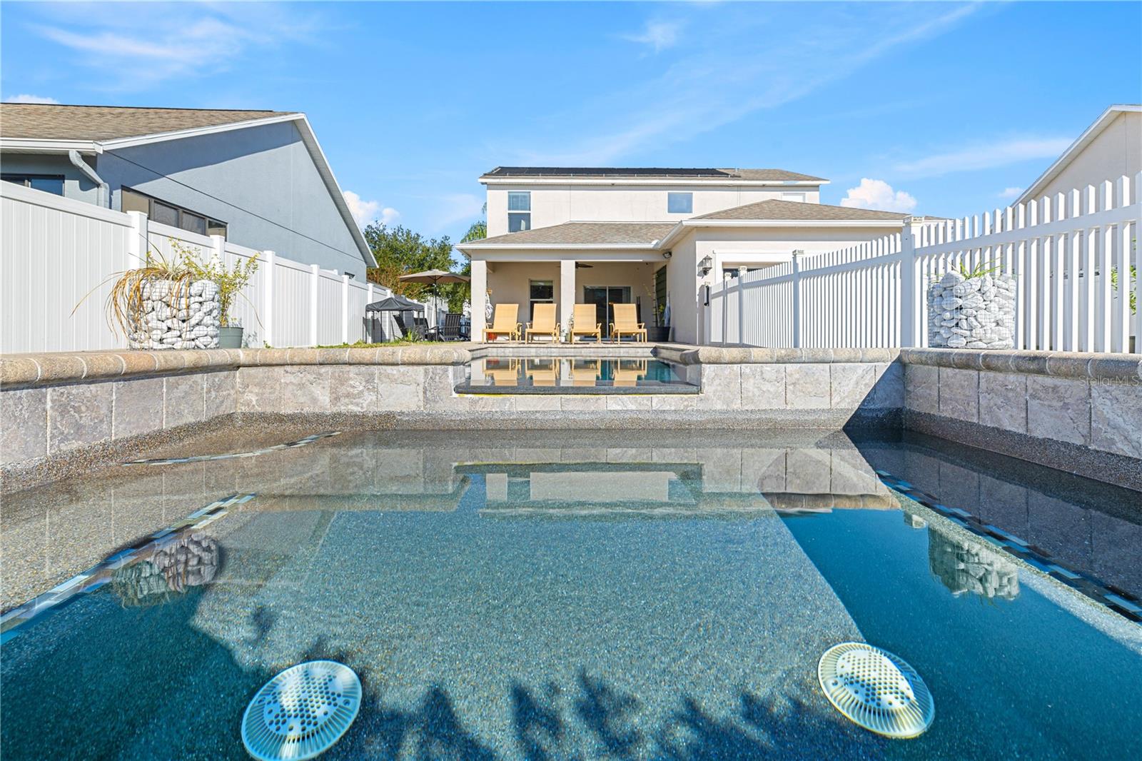 SIGNATURE LAKES - Residential