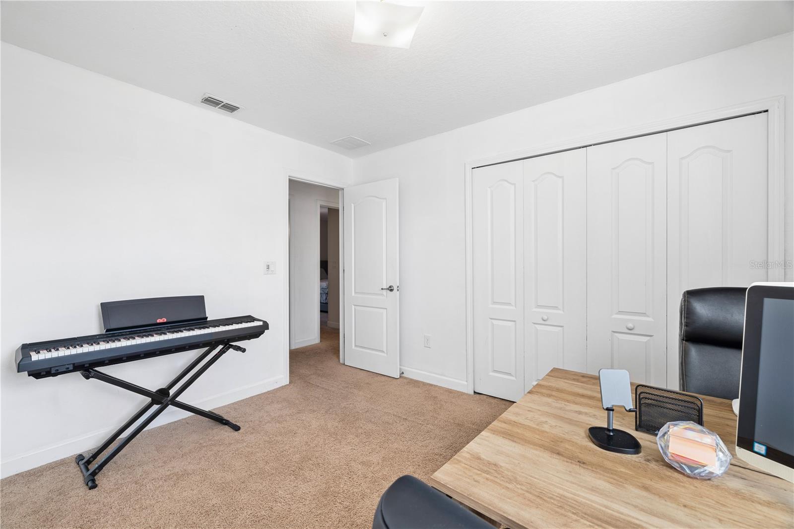 SIGNATURE LAKES - Residential