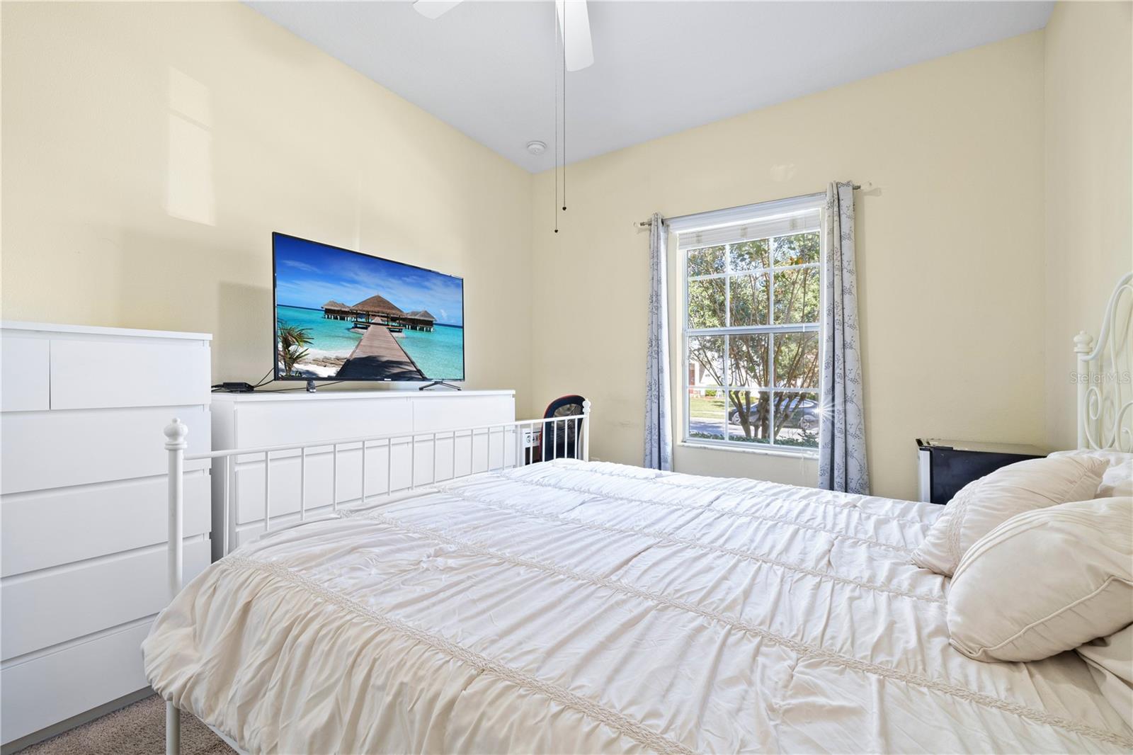 SIGNATURE LAKES - Residential