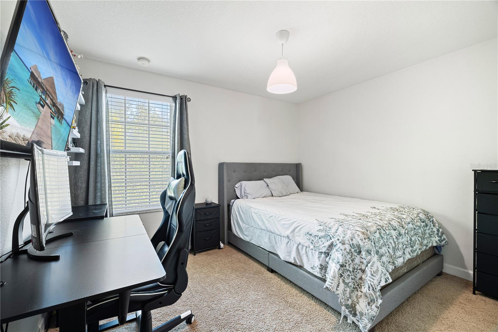 SIGNATURE LAKES - Residential