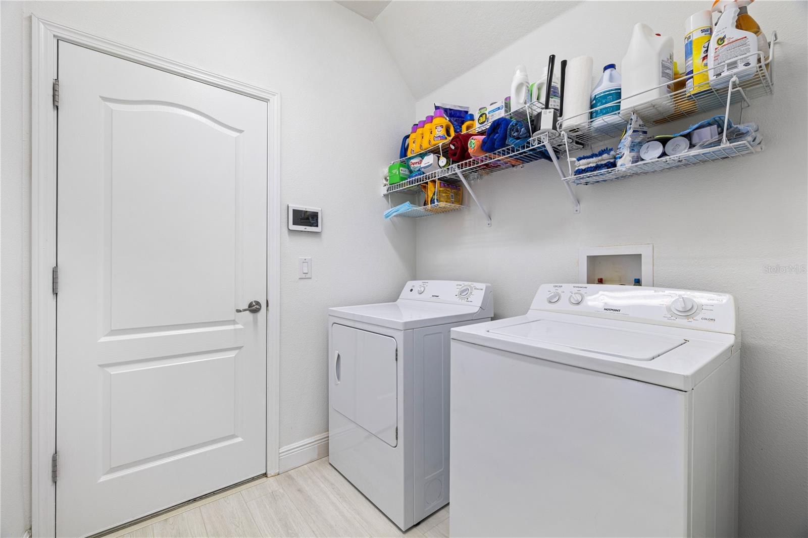 SIGNATURE LAKES - Residential