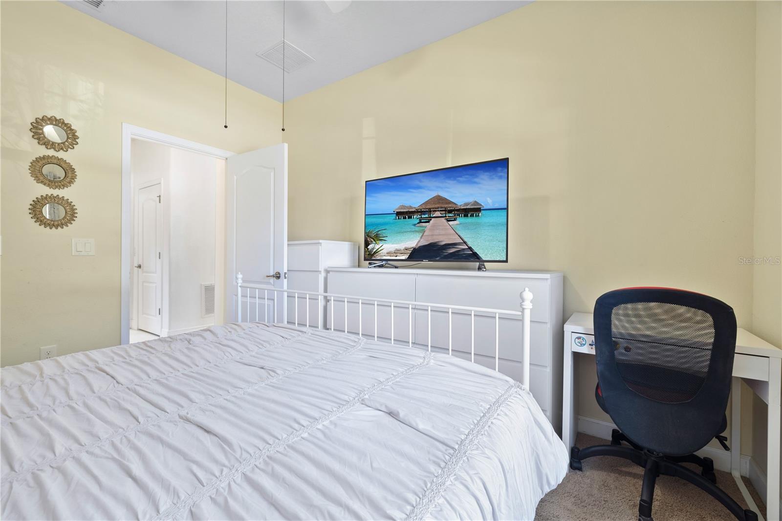 SIGNATURE LAKES - Residential