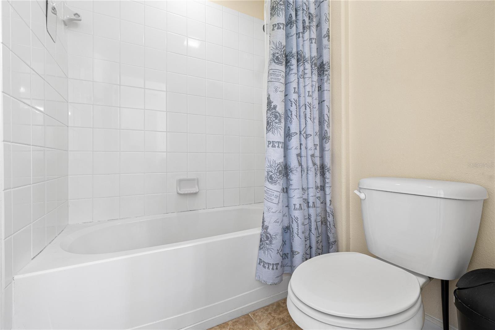 SIGNATURE LAKES - Residential