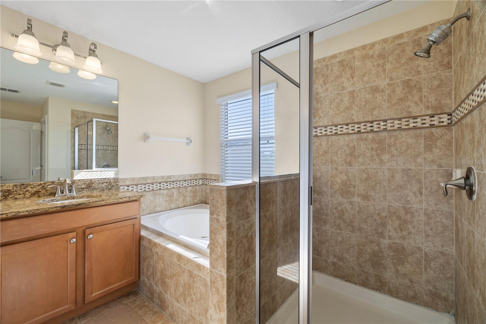 SIGNATURE LAKES - Residential