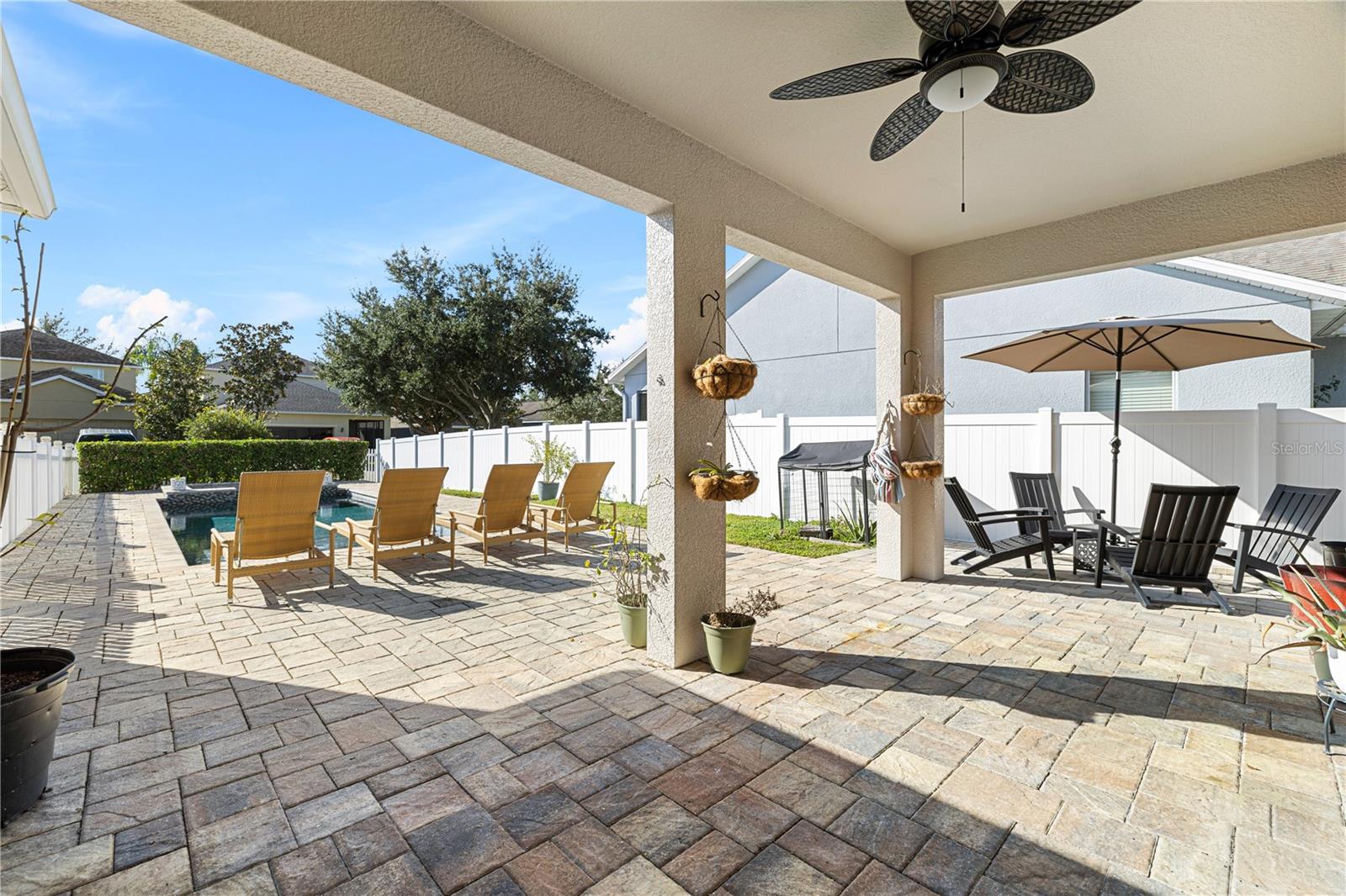 SIGNATURE LAKES - Residential