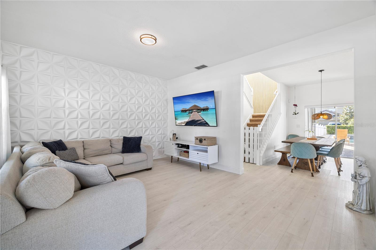 SIGNATURE LAKES - Residential