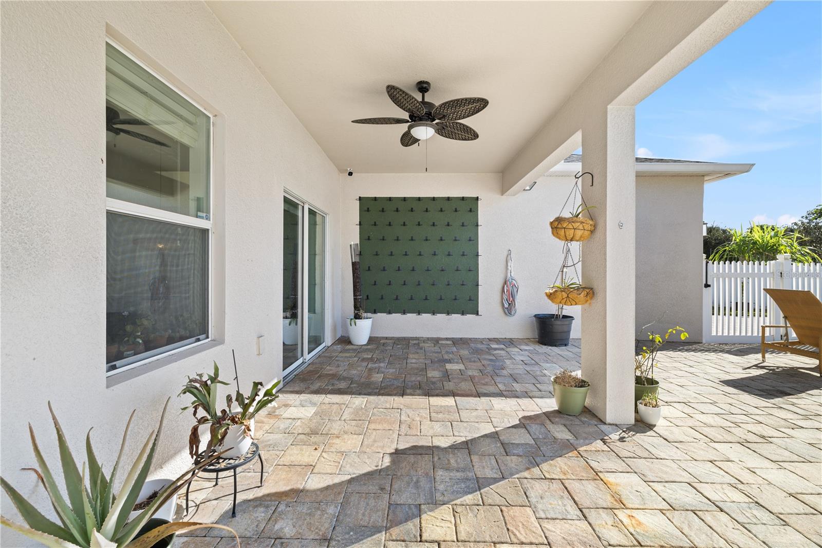 SIGNATURE LAKES - Residential