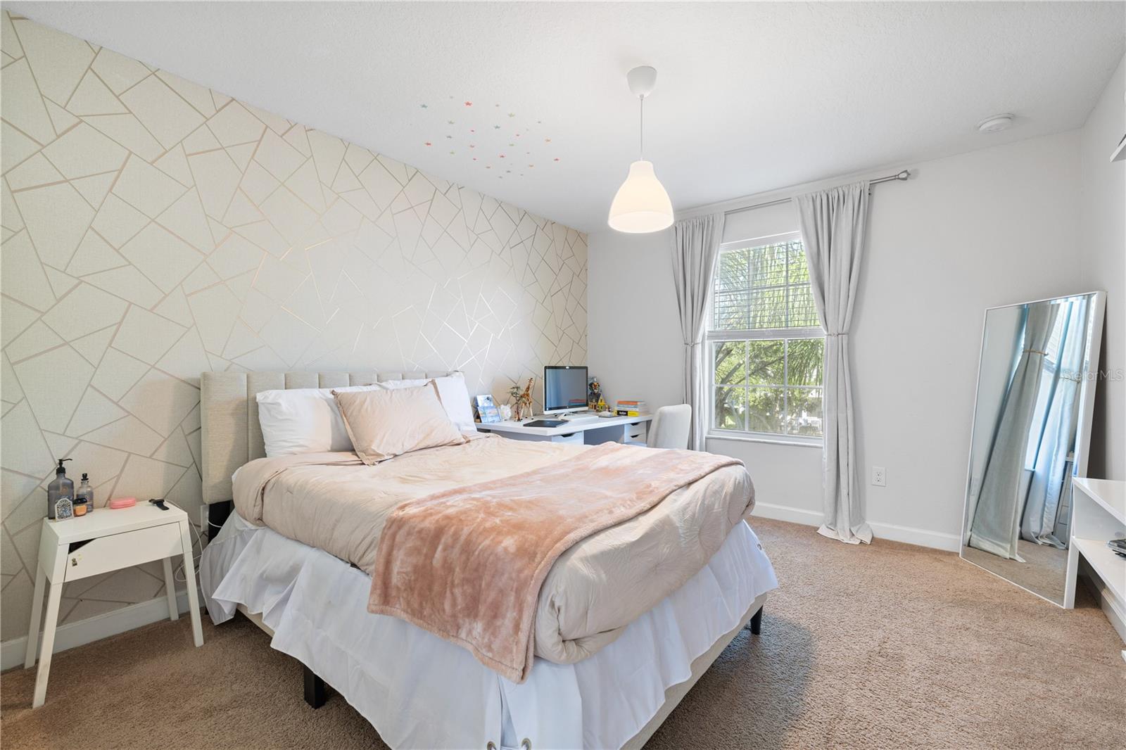 SIGNATURE LAKES - Residential