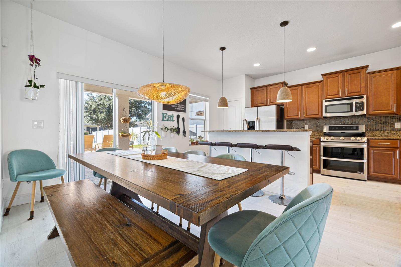 SIGNATURE LAKES - Residential