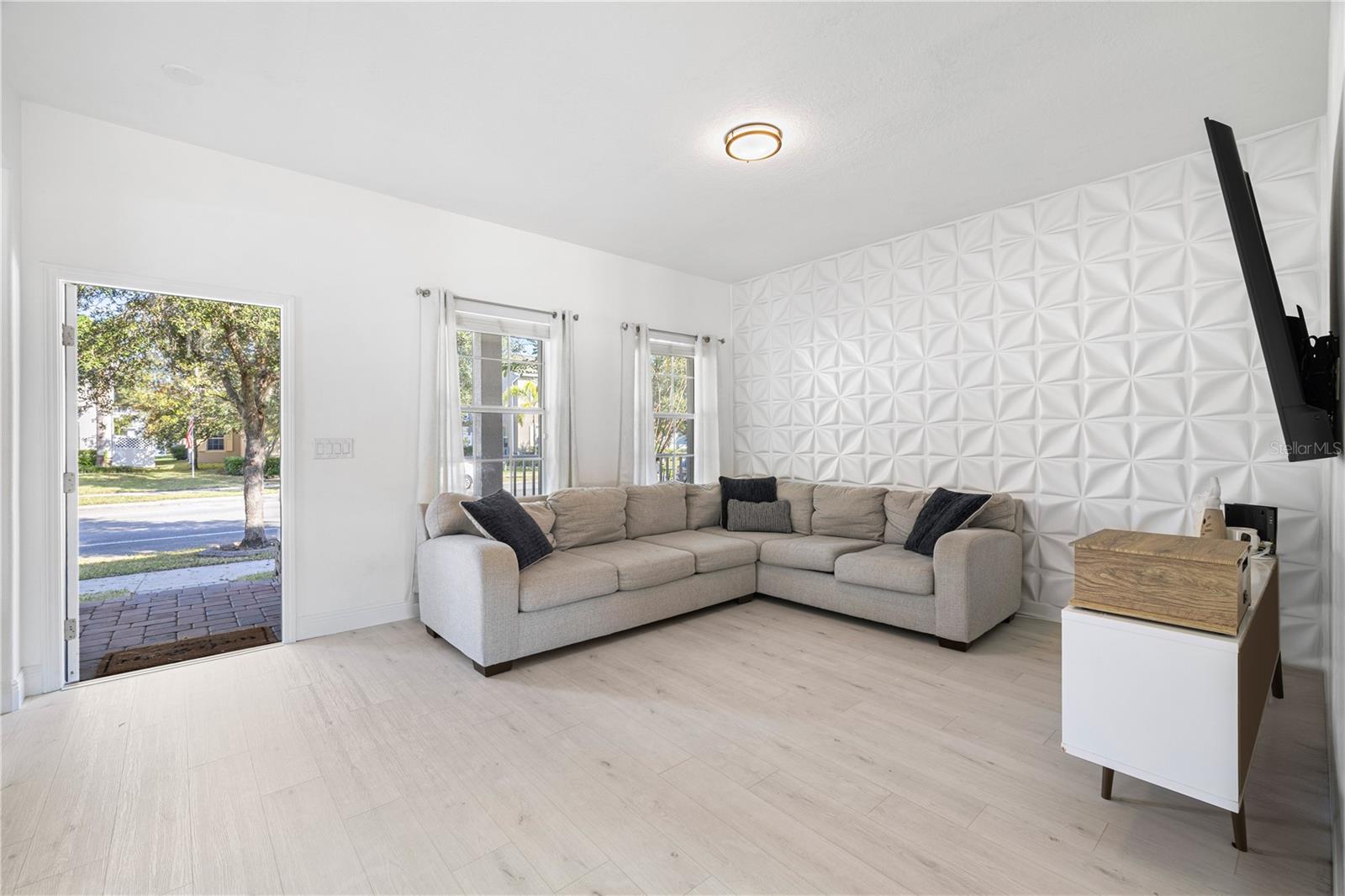 SIGNATURE LAKES - Residential