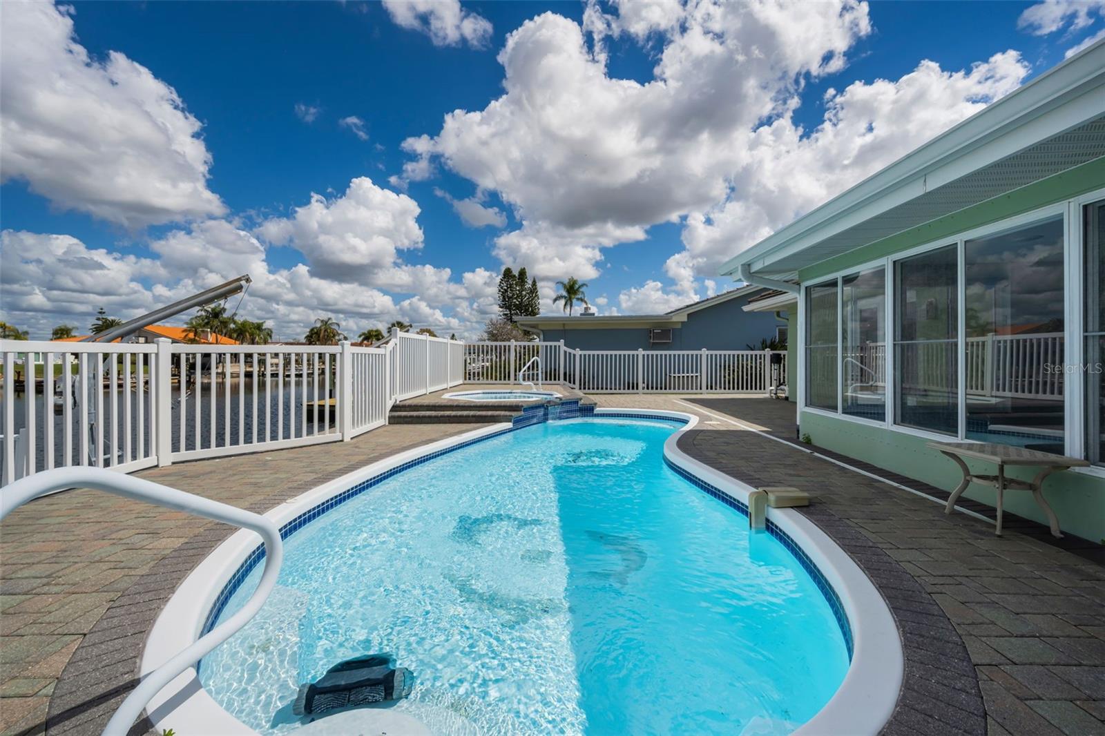 FLOR A MAR - Residential