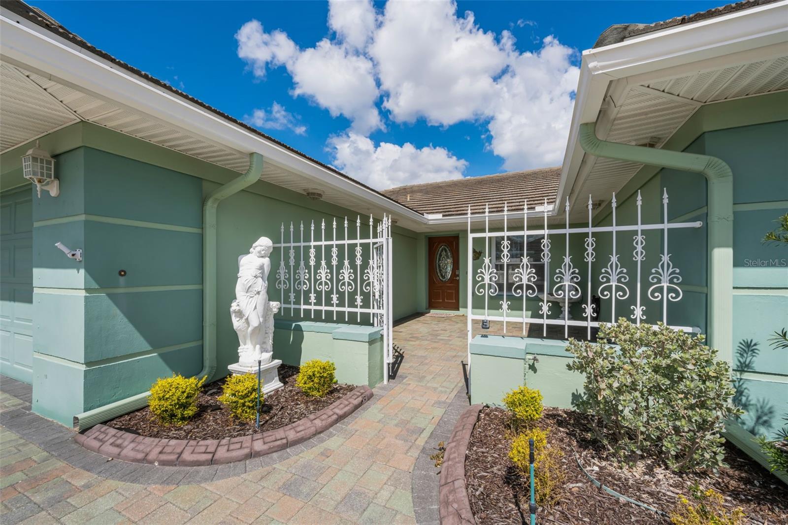 FLOR A MAR - Residential