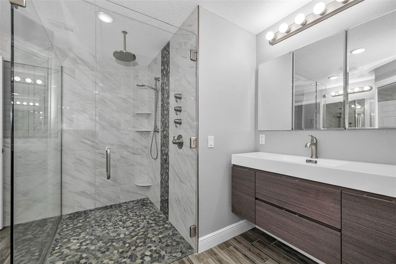 FLOR A MAR - Residential