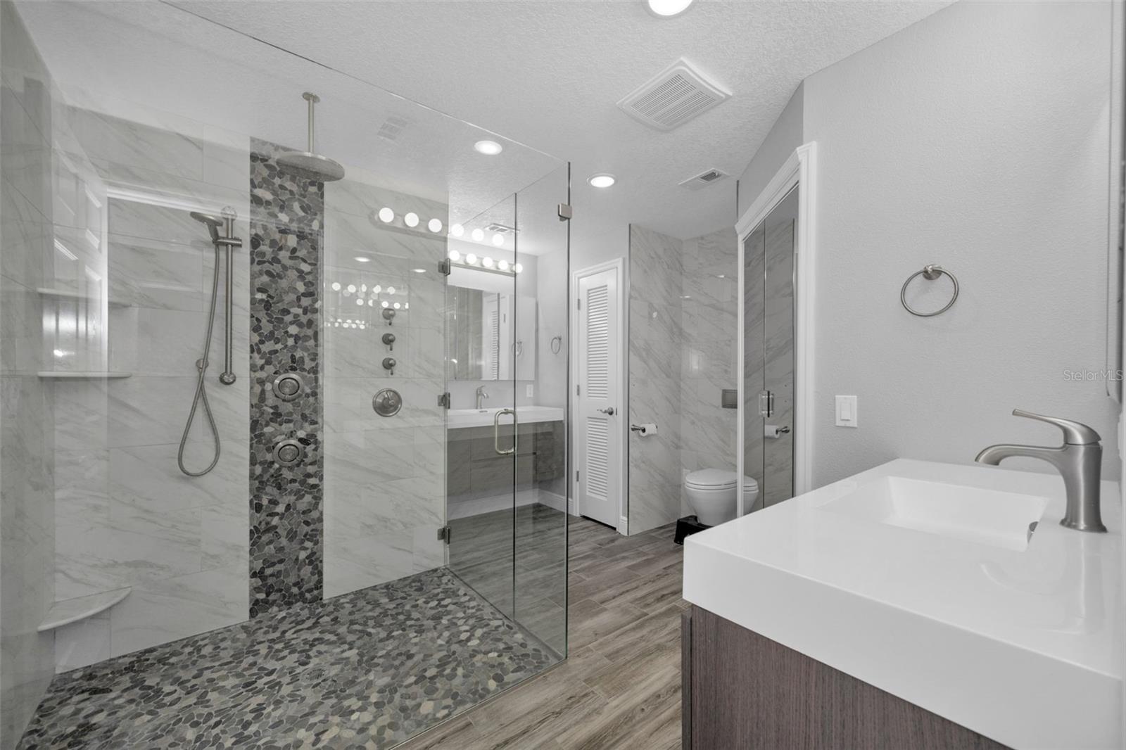 FLOR A MAR - Residential