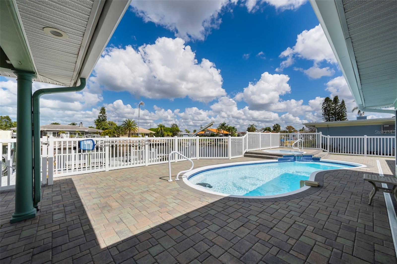 FLOR A MAR - Residential