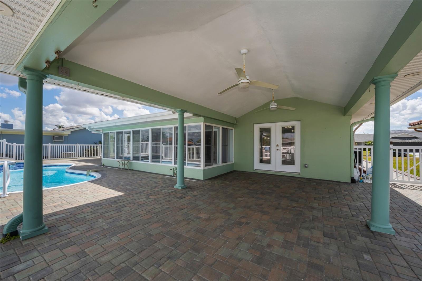 FLOR A MAR - Residential