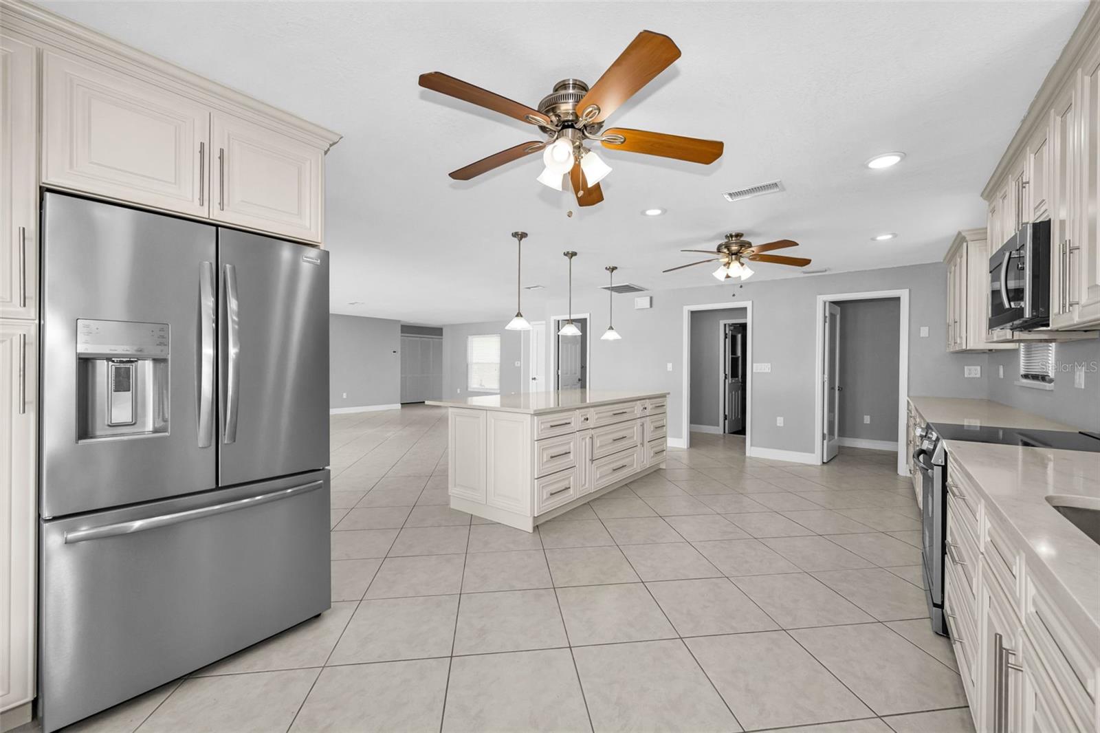 FLOR A MAR - Residential