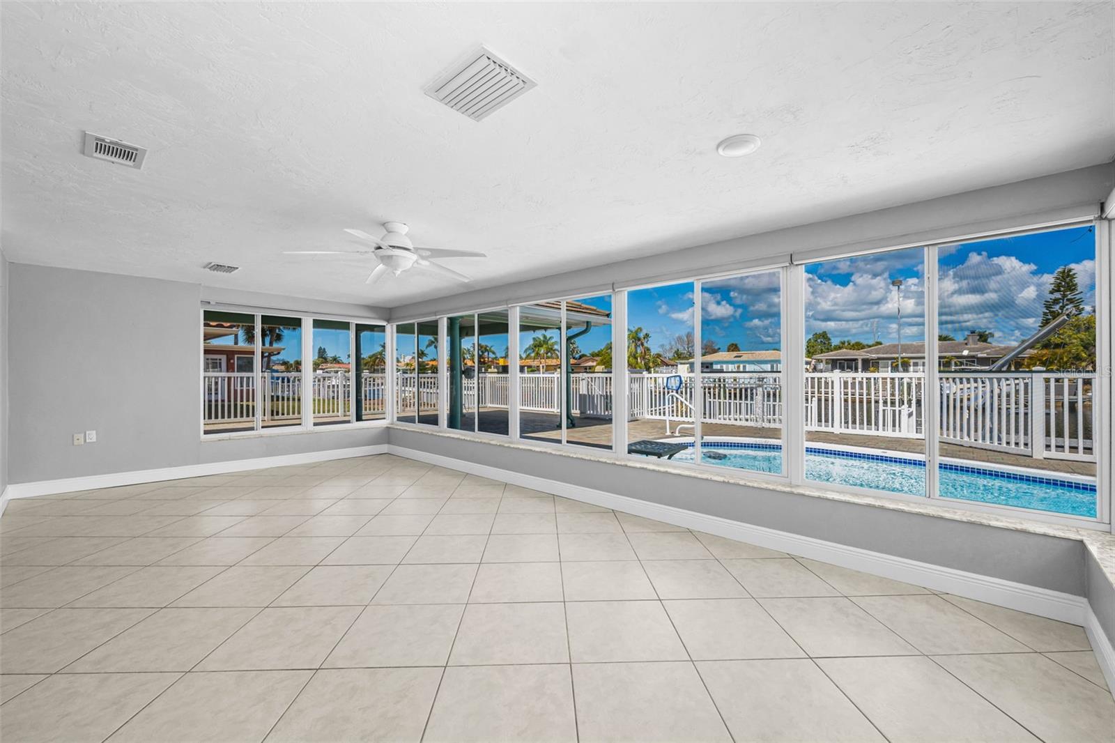 FLOR A MAR - Residential