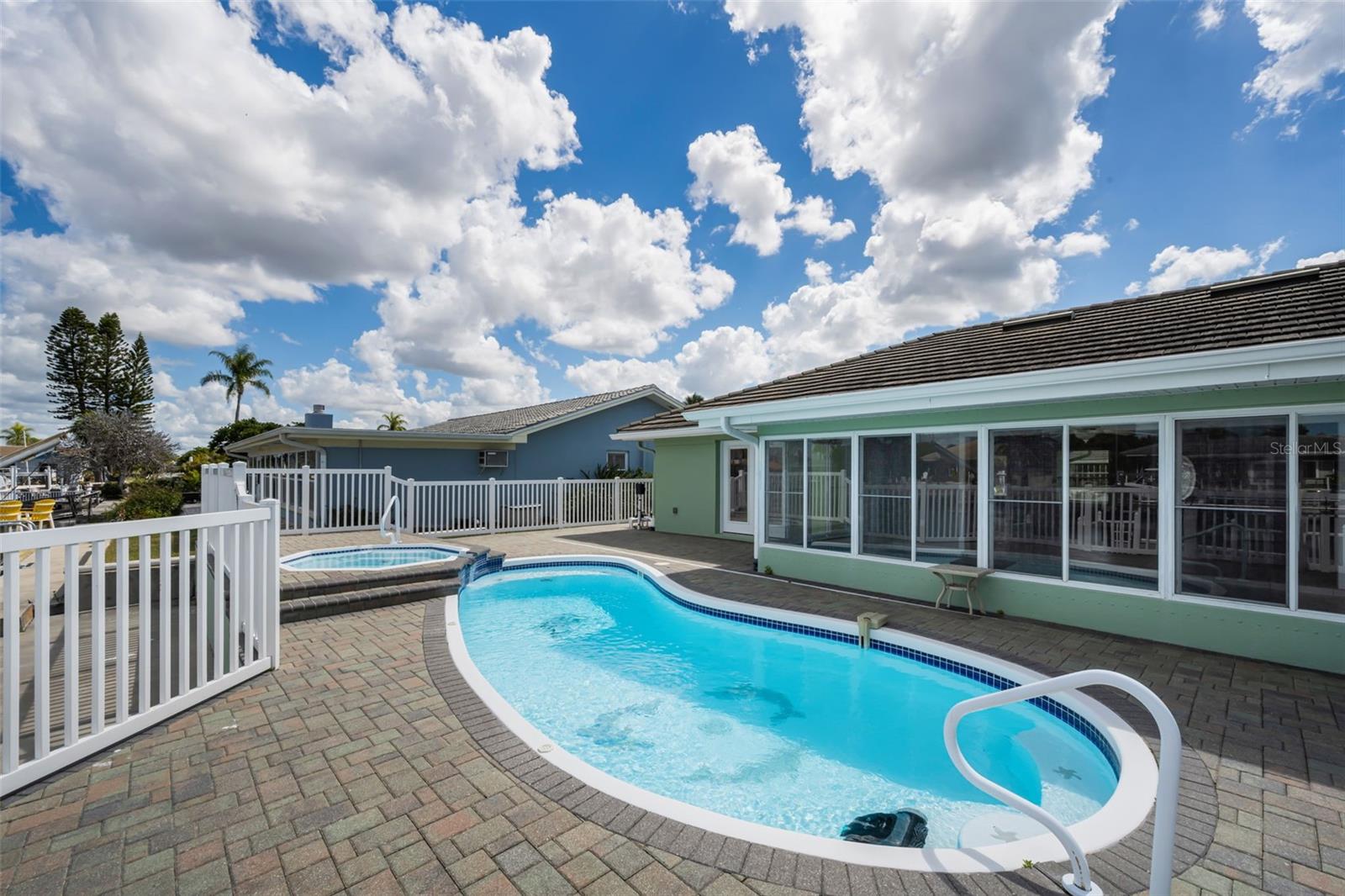 FLOR A MAR - Residential