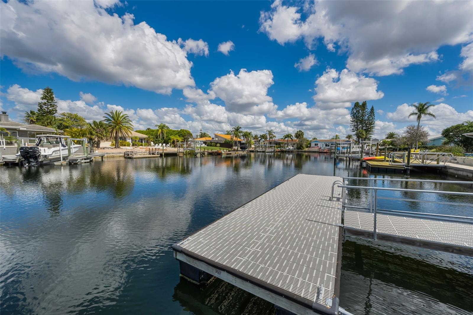 FLOR A MAR - Residential