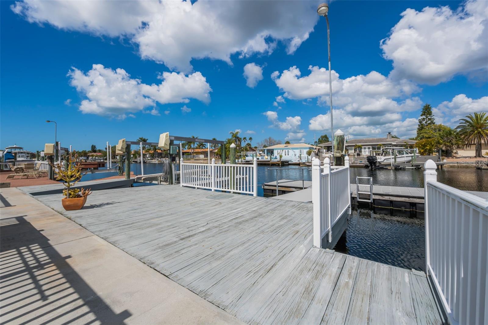 FLOR A MAR - Residential