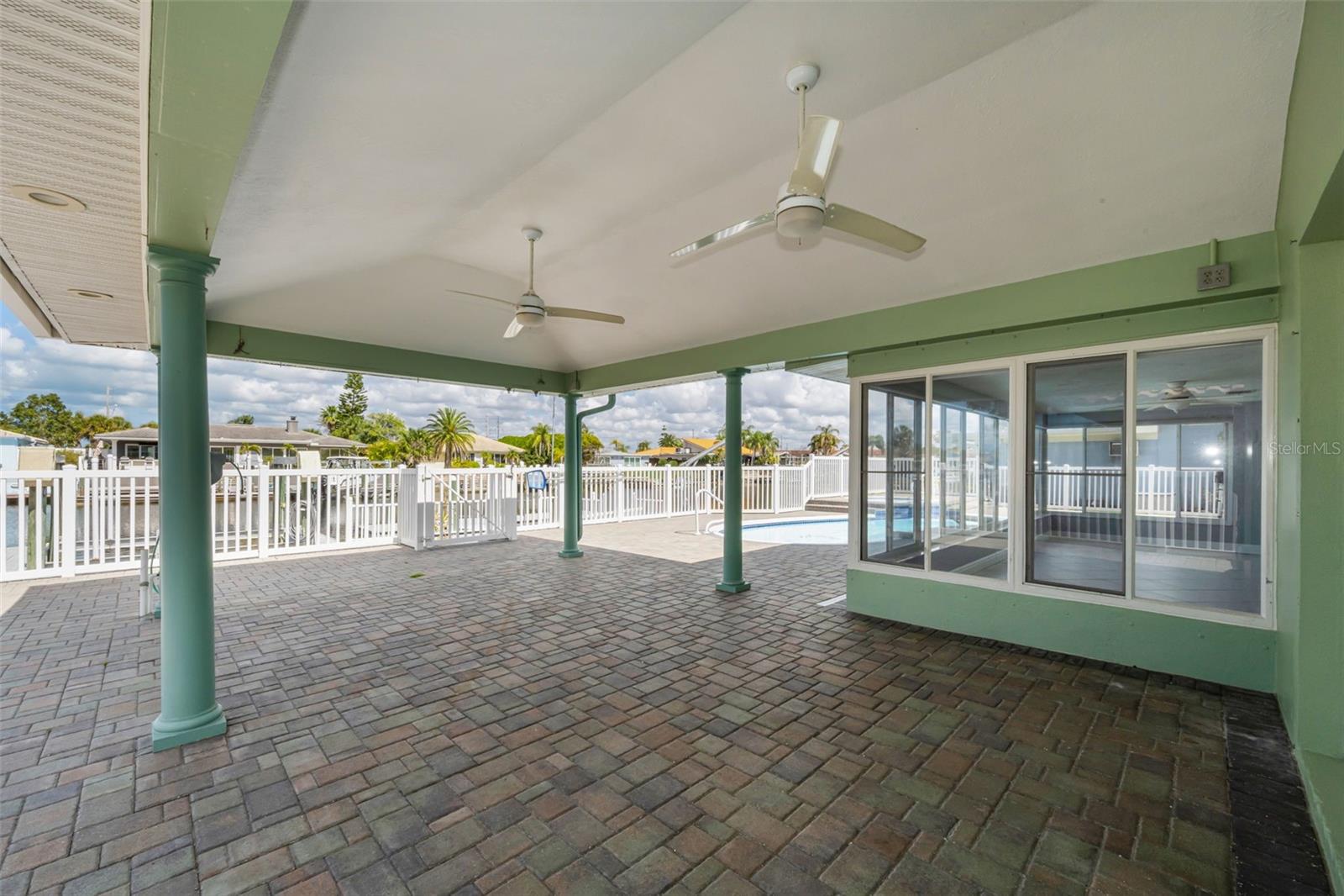 FLOR A MAR - Residential