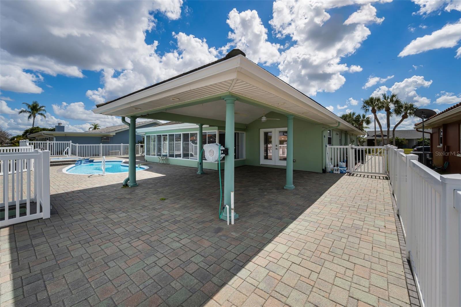 FLOR A MAR - Residential