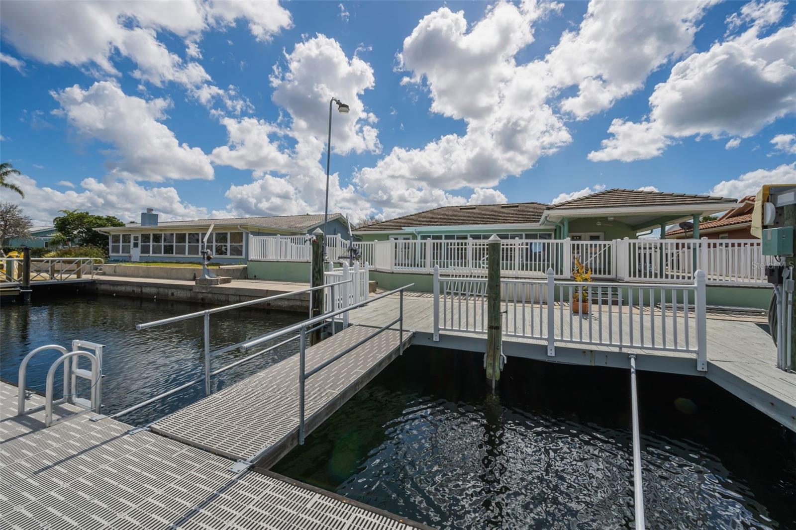 FLOR A MAR - Residential