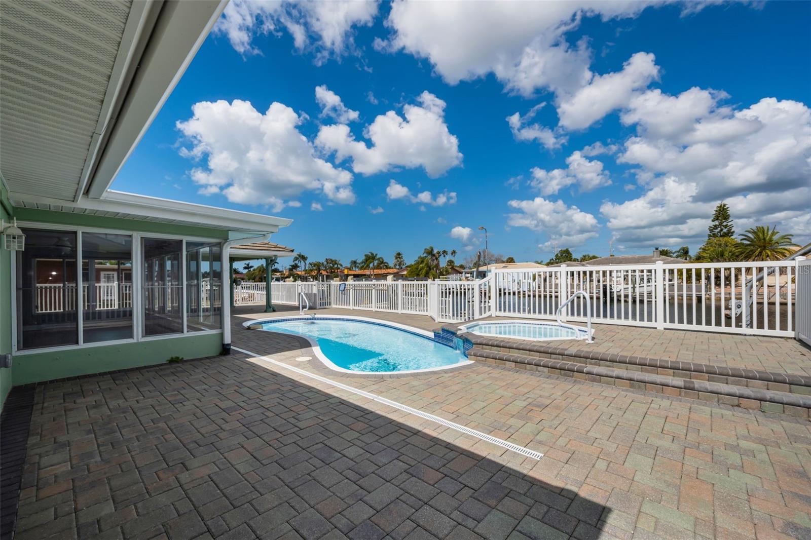 FLOR A MAR - Residential