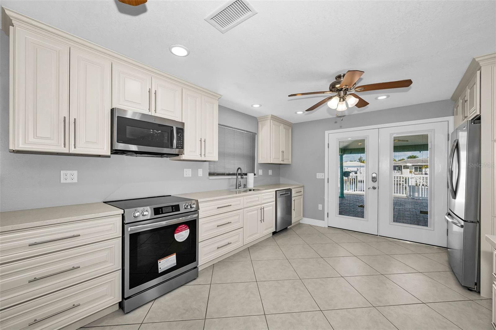 FLOR A MAR - Residential