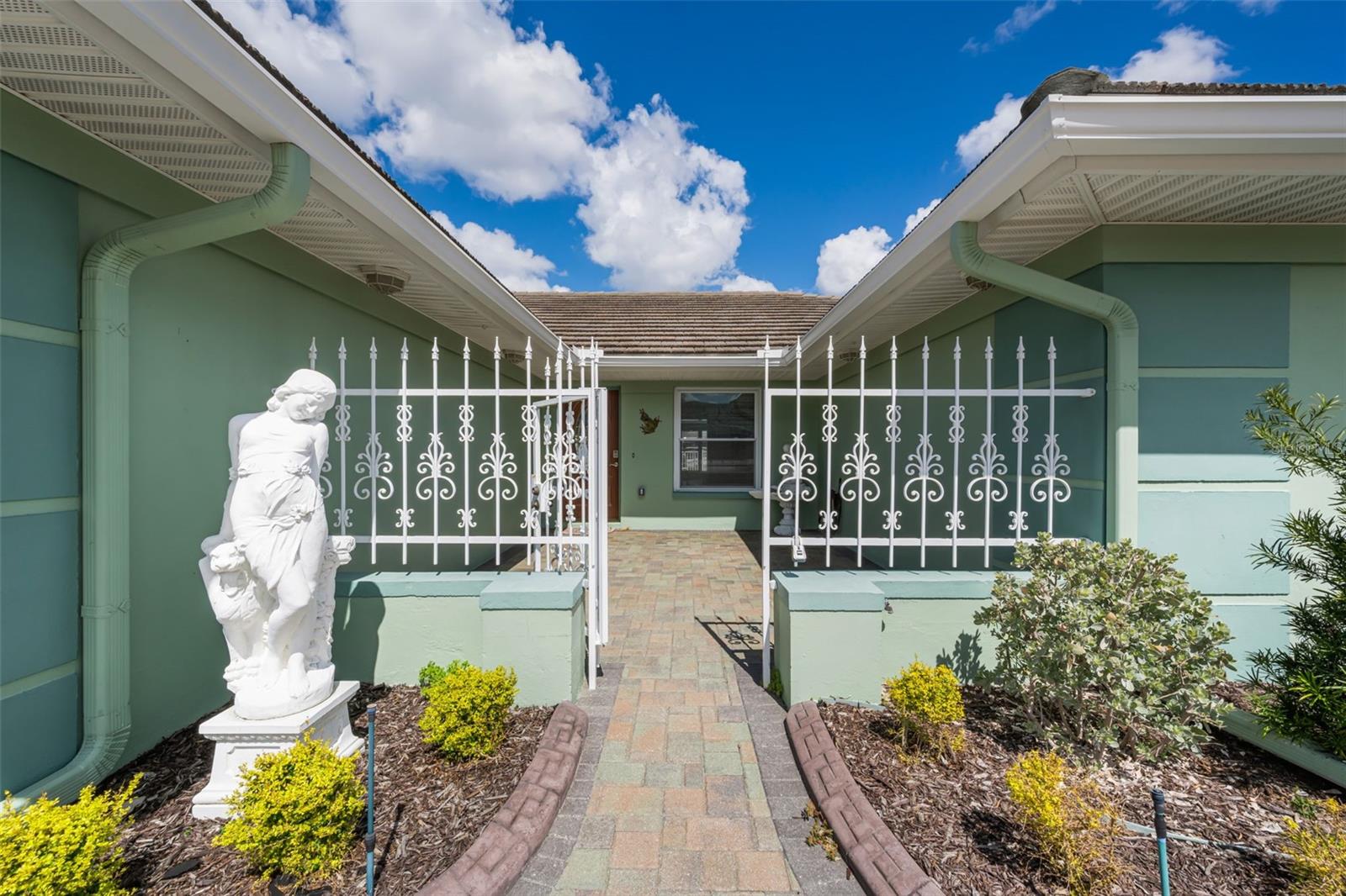 FLOR A MAR - Residential