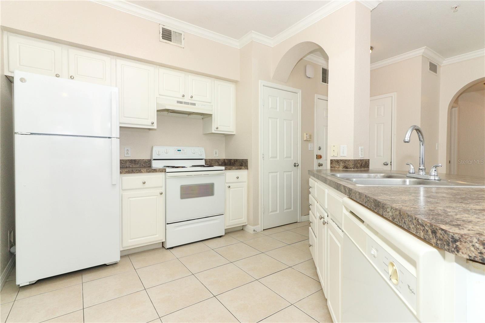 911 N ORANGE AVENUE 143