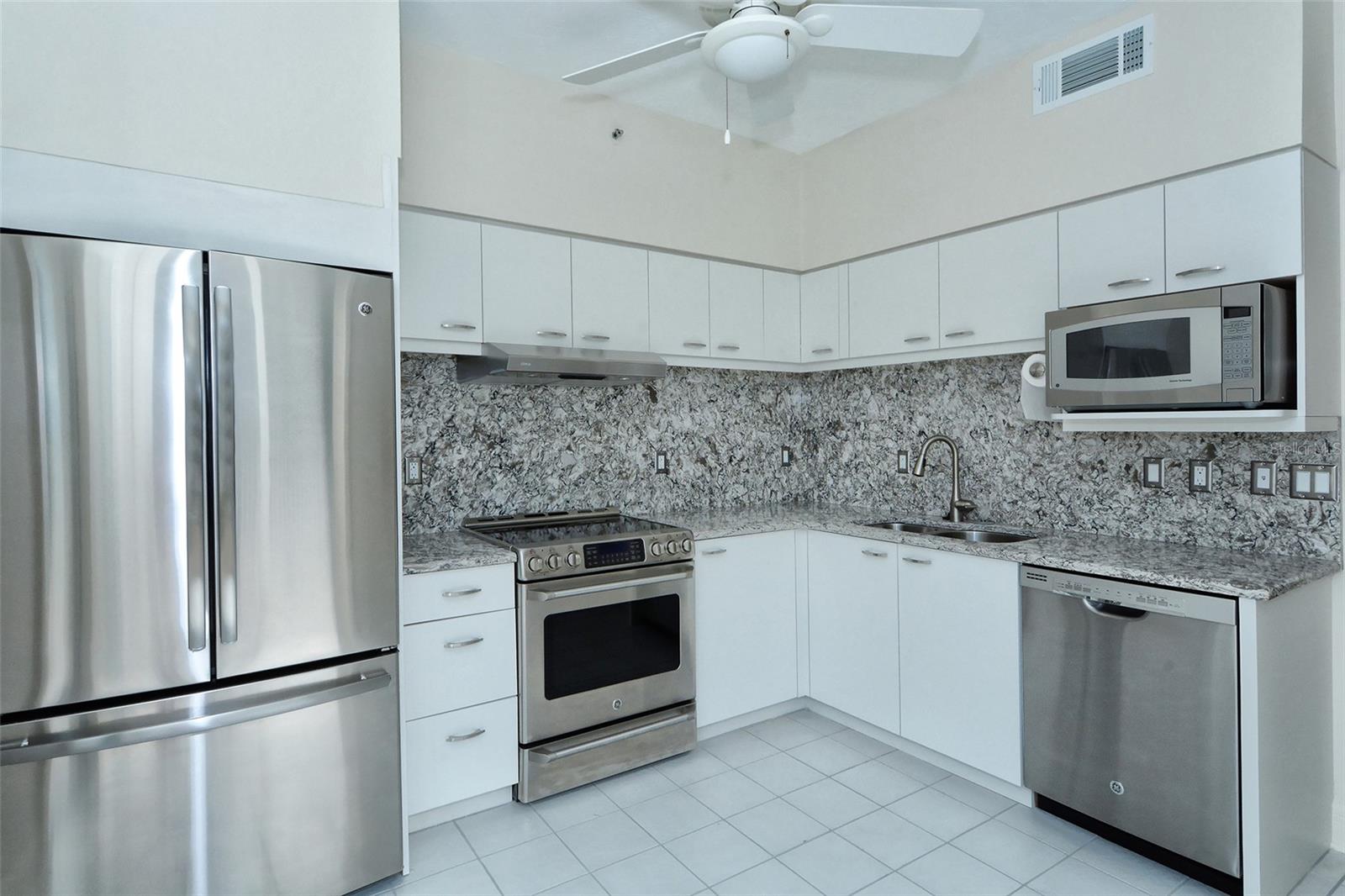 TANGERINE BAY CLUB - Residential