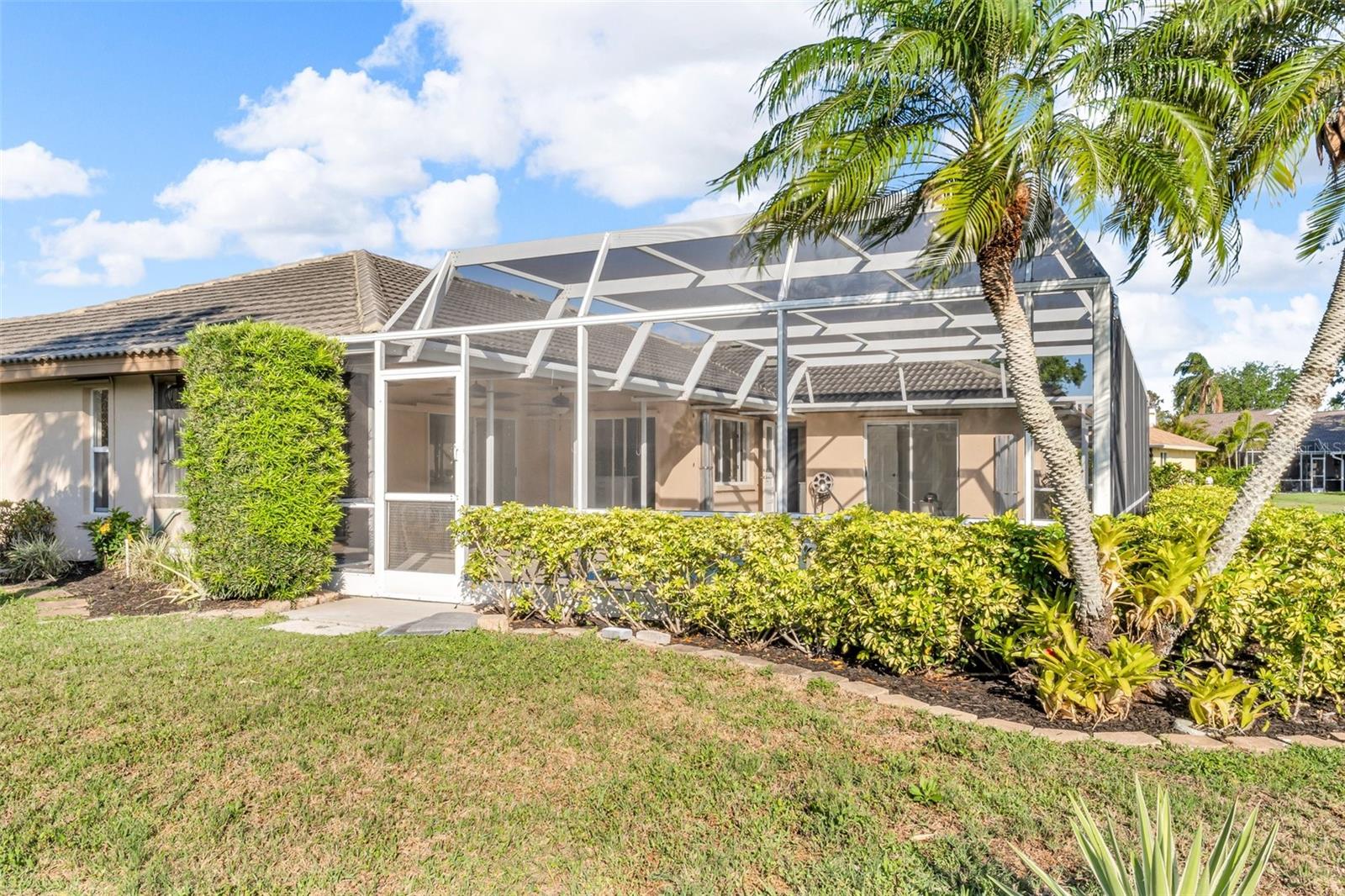 6994 COUNTRY LAKES CIRCLE