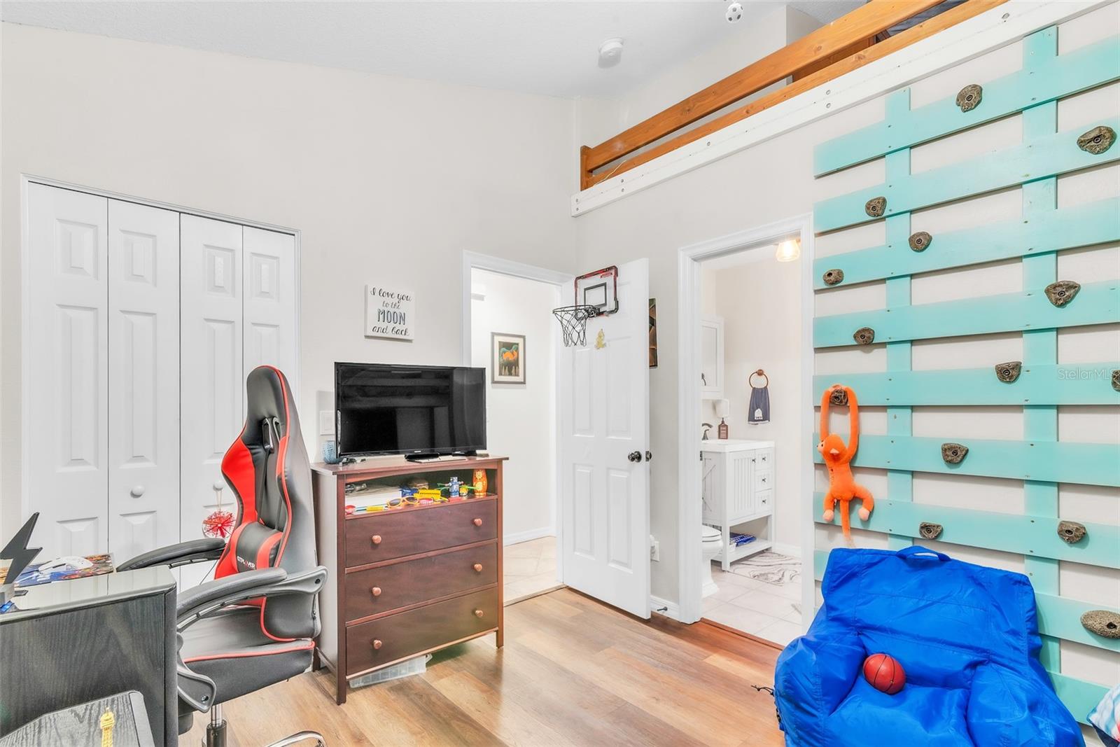 TAMPA PALMS UNIT 3B A REP - Residential Lease