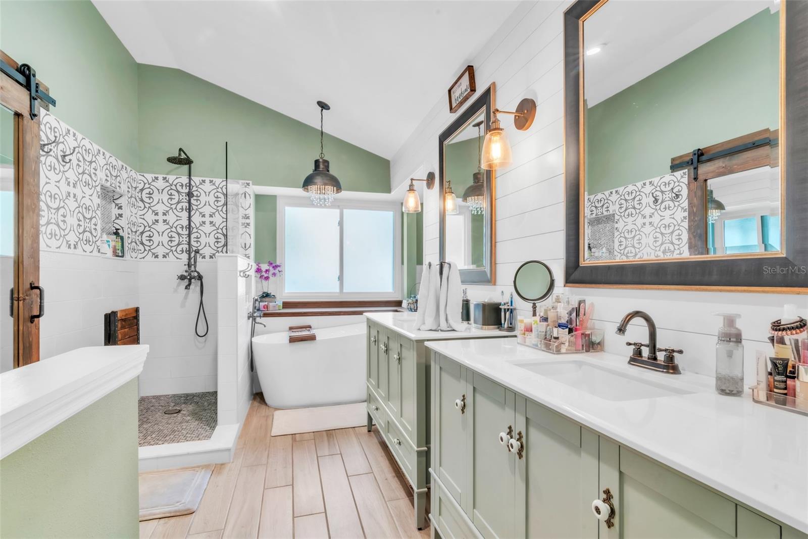 TAMPA PALMS UNIT 3B A REP - Residential Lease