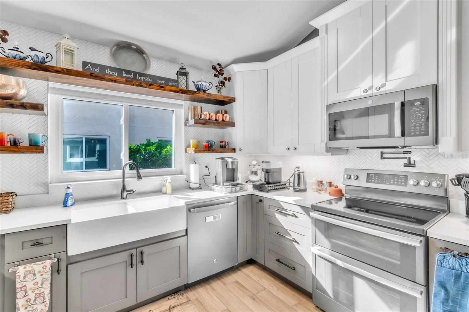 TAMPA PALMS UNIT 3B A REP - Residential Lease