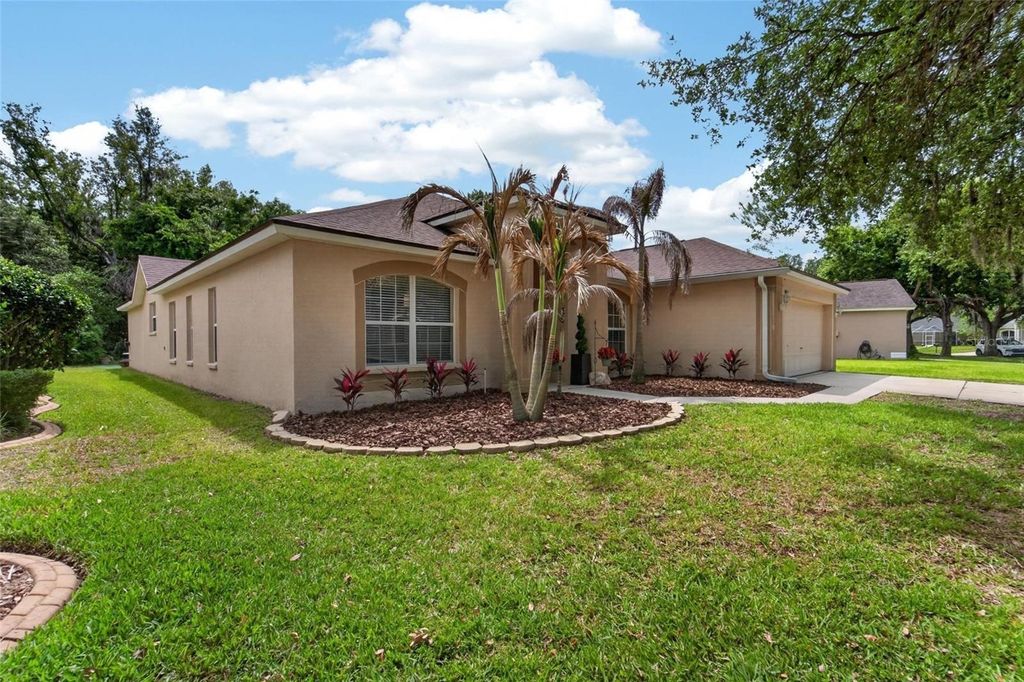 Photo of 6006 Shearwater Lane, Lithia, FL 33547 (MLS # TB8504273)