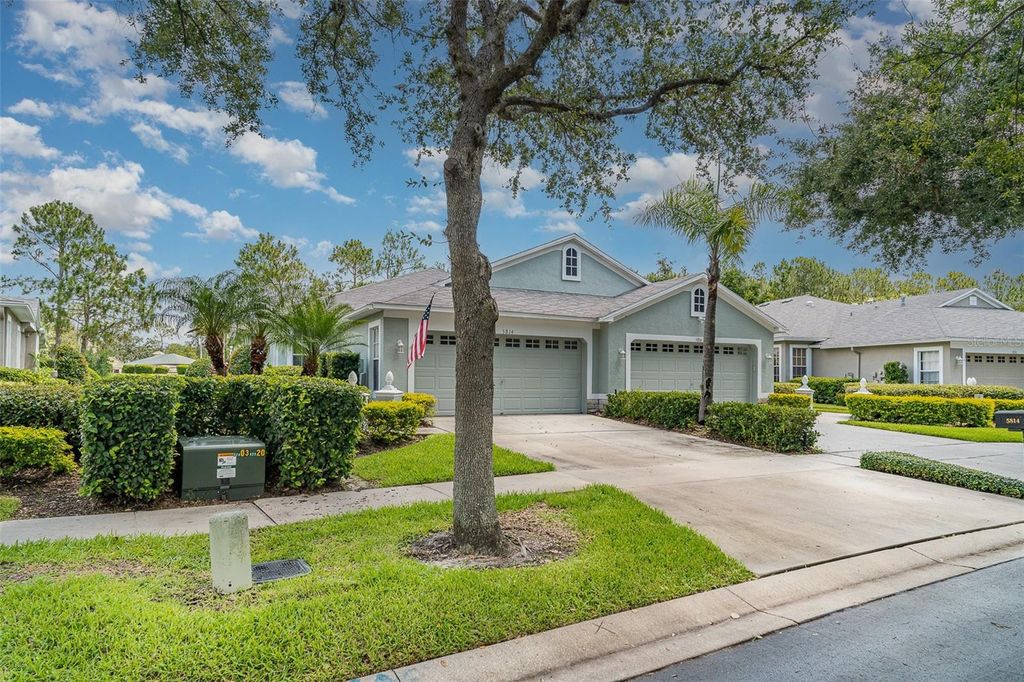 Photo of 5814 Heronpark Place, Lithia, FL 33547 (MLS # TB8399123)